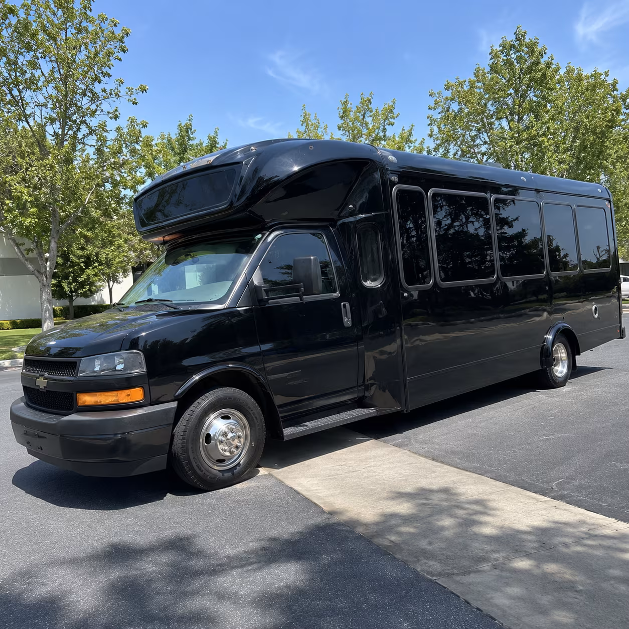 palm beach gardens 15 passenger party bus
